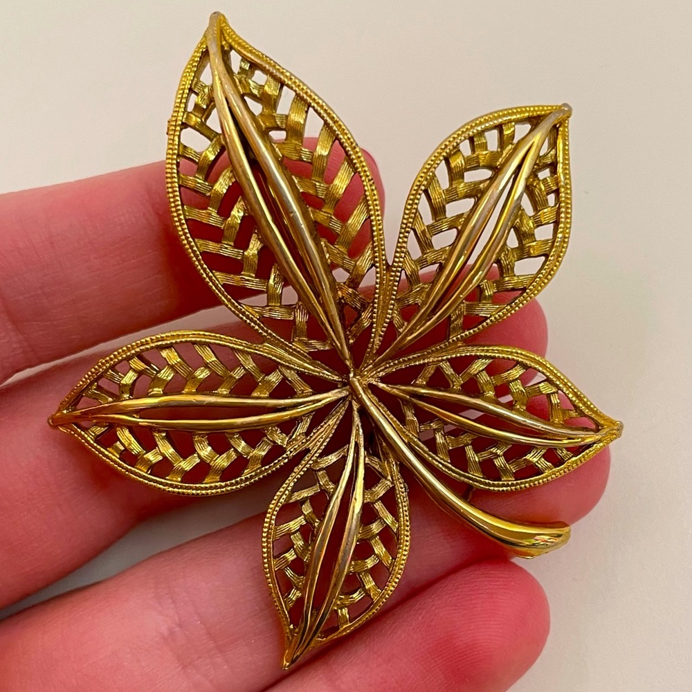 Vintage Gold Tone Fall Autumn Leaf Cottage Core Fairy Boho Retro Pin / Brooch